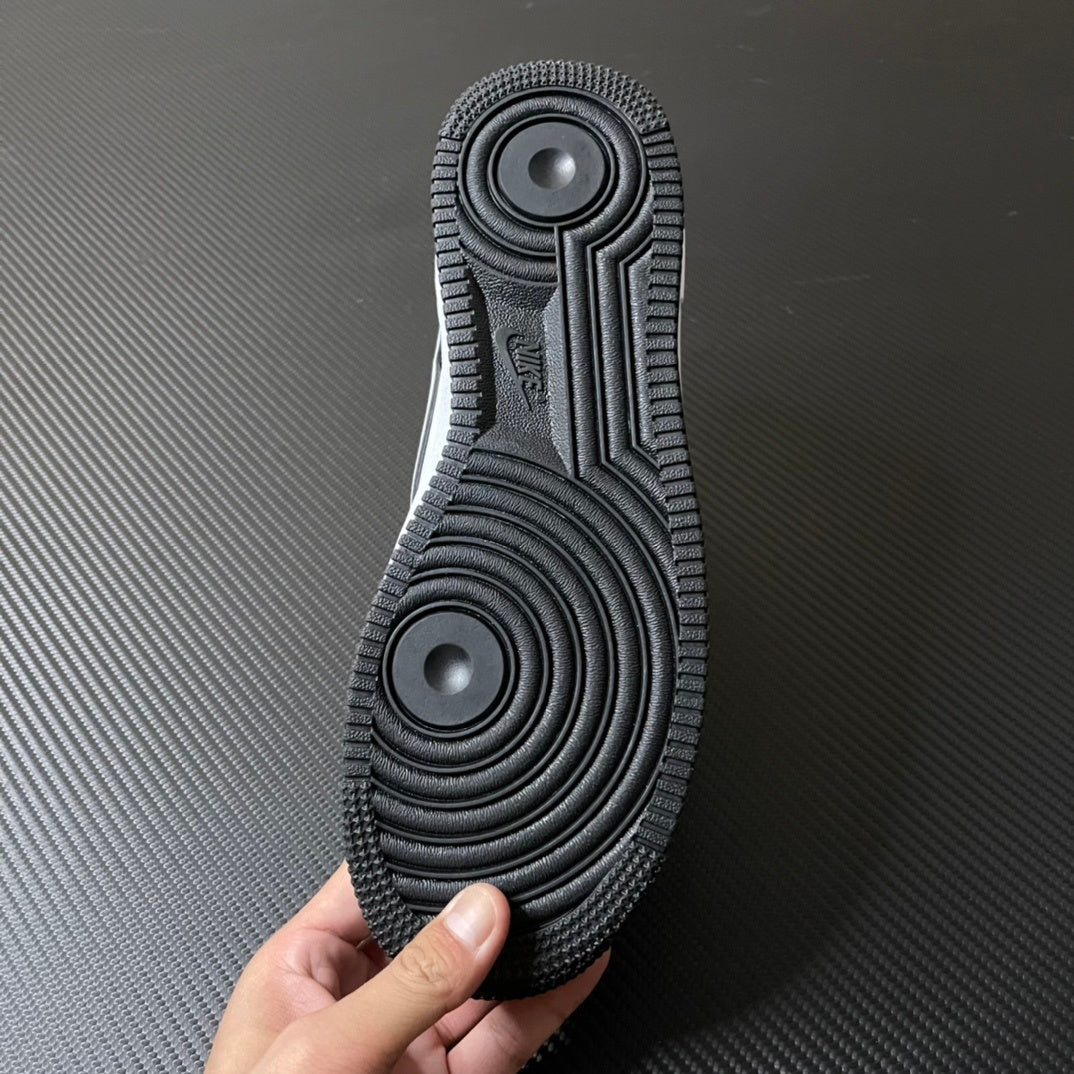 Nike Air Force 1  Panda