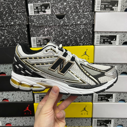 New Balance 1906 Branco e Dourado