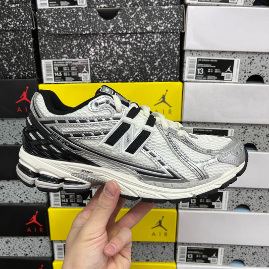 New Balance 1906 Branco e Preto